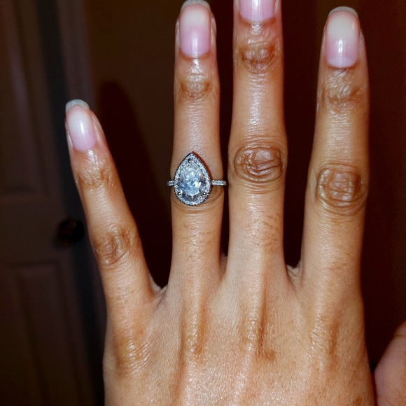 14KW Teardrop Bridal Engagement Ring - Picture 1 of 5